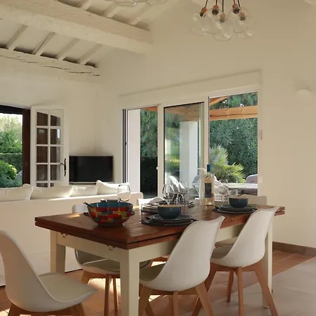 Maison Sous Les Pins Casa de Férias *