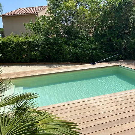 Maison Sous Les Pins 度假居