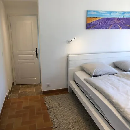 Maison Sous Les Pins * Кавалер-сюр-Мер