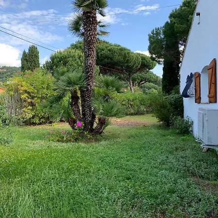 Maison Sous Les Pins * Кавалер-сюр-Мер