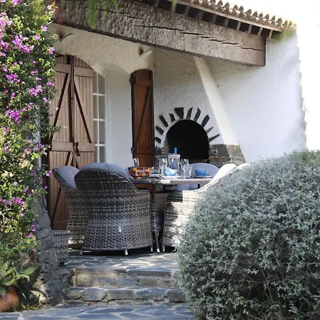 Maison Sous Les Pins * Кавалер-сюр-Мер