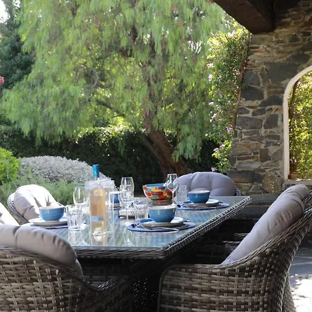 Maison Sous Les Pins بيت للعطل كافالير سور مير